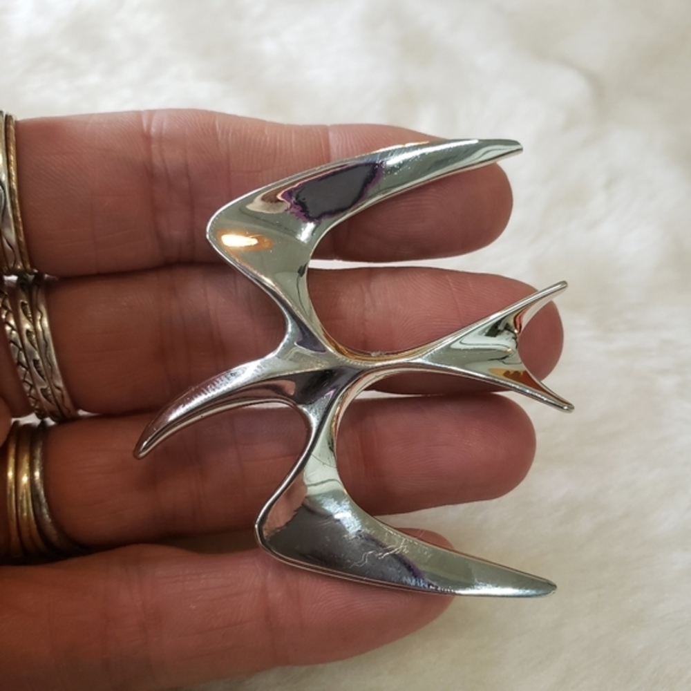 VINTAGE Silver Tone Bird in Flight Brooch Pin Signed Sarah Coventry